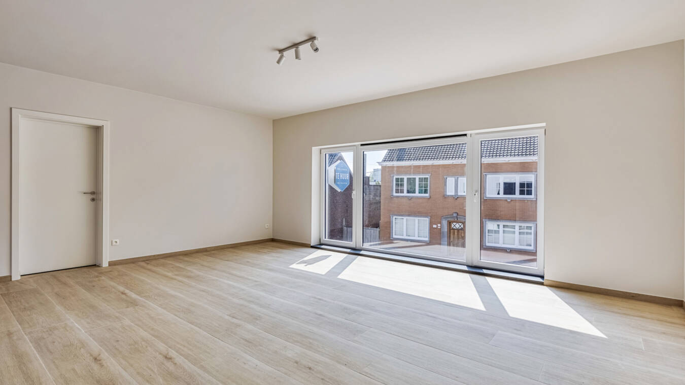 284Ed700Ea8A49448B202B87731281E1