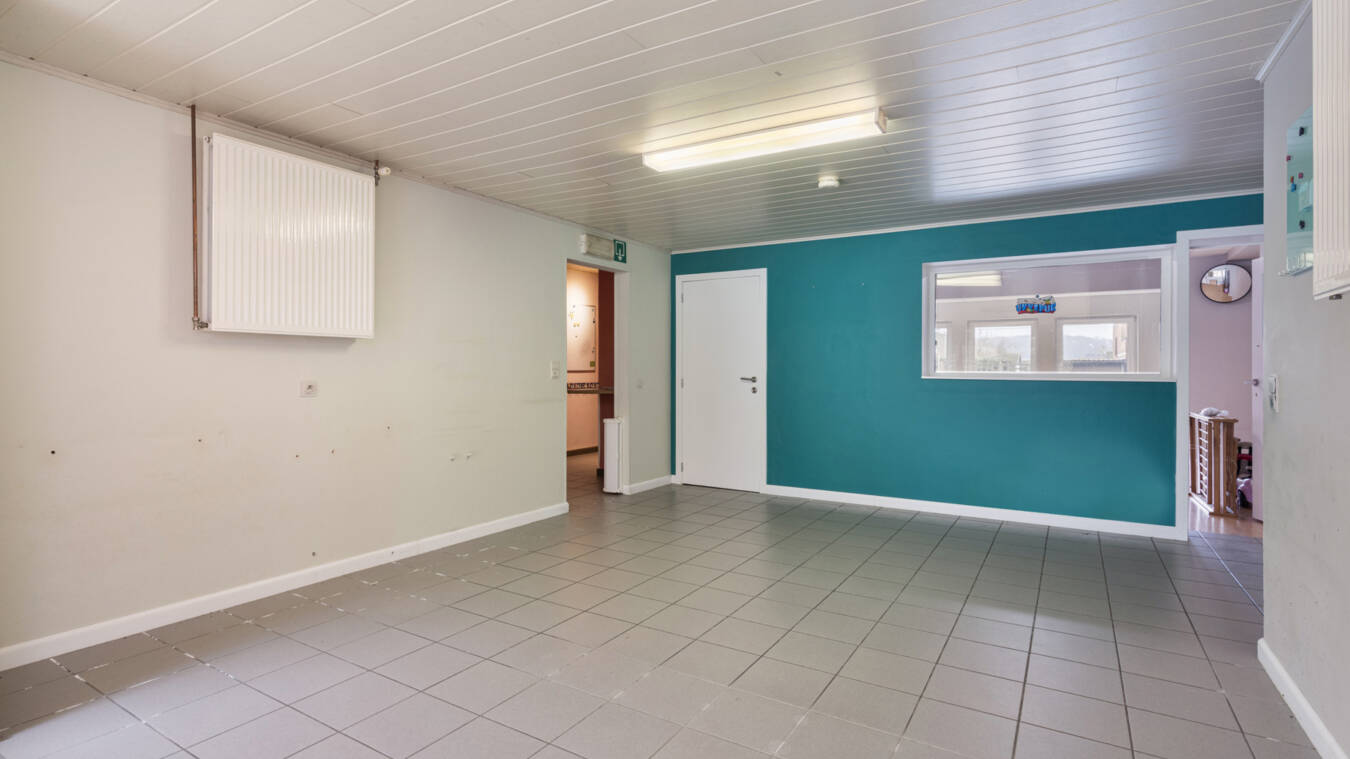 300C8A3Aa8C64Fad9C334Ac75E7E813E