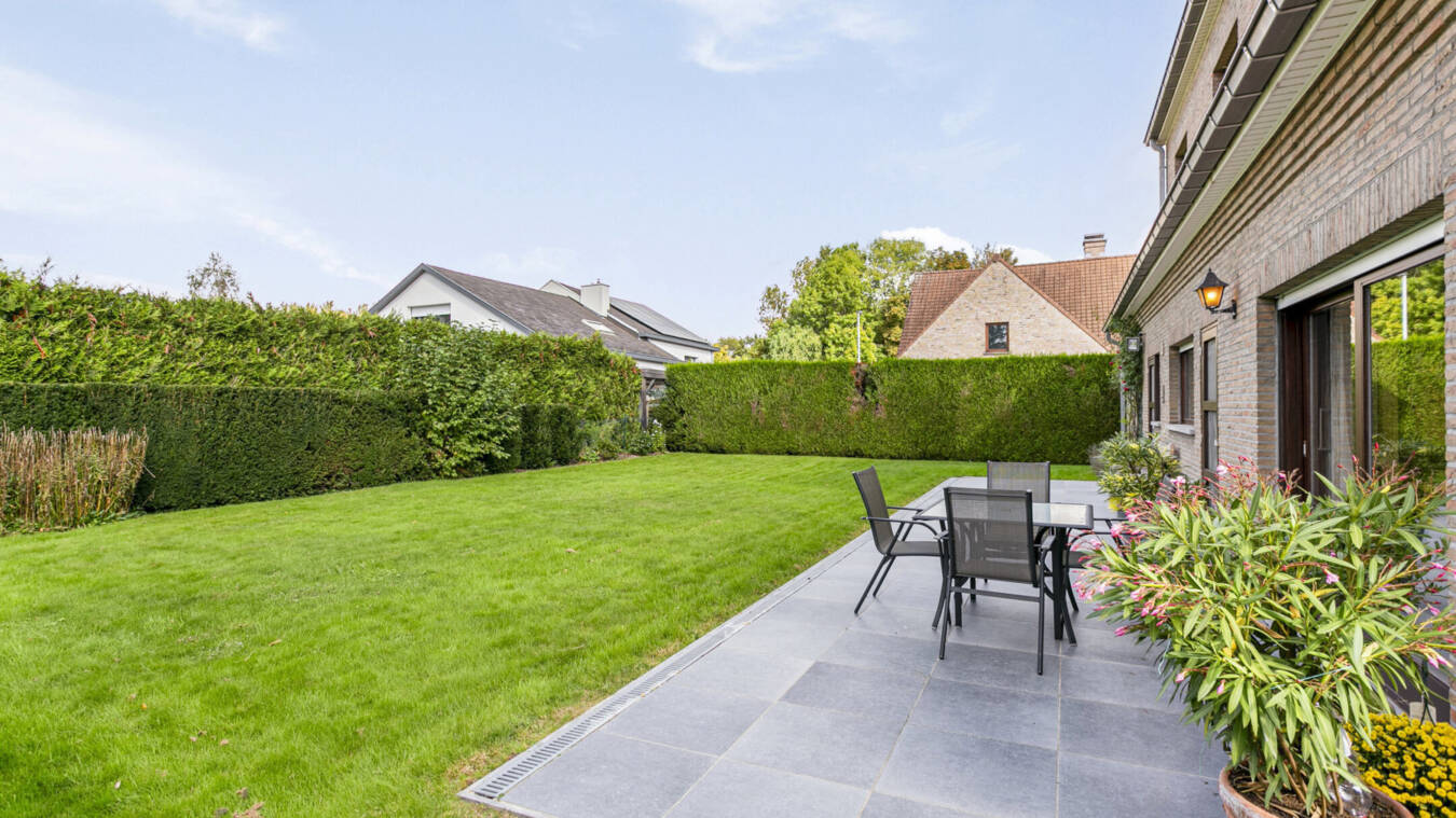 Ffbdf02319Da4E6B9351B618A17Ead95