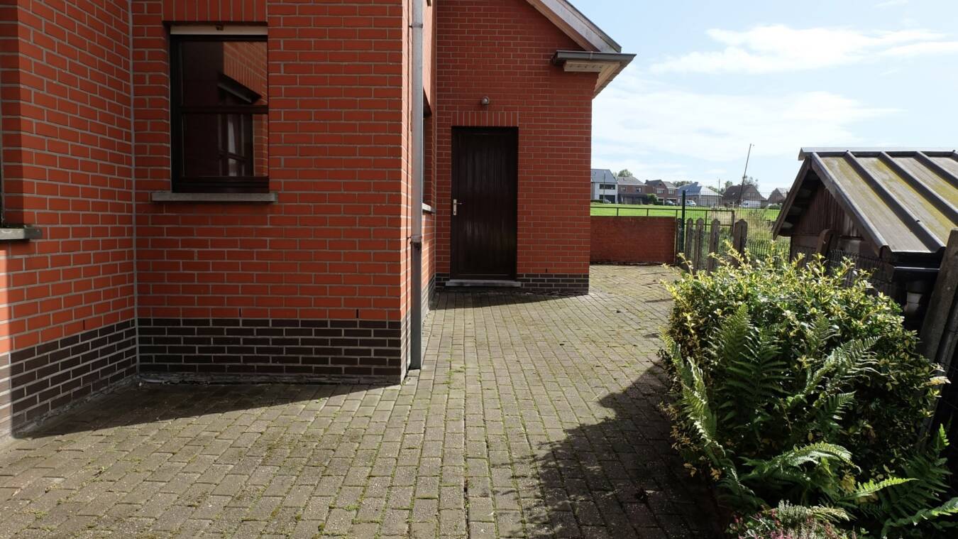 Ccb0B1D9C5A249E4B3B4E241A3B82722